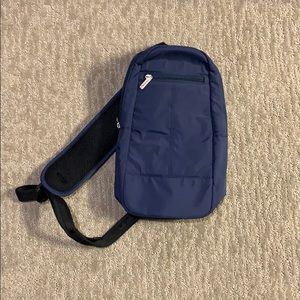 Travelon slim day bag